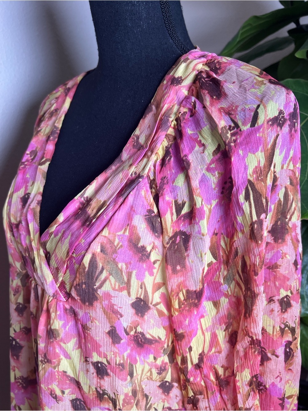 Sundance Women’s 100% Silk V-Neck 3/4 Sleeve Floral Flowy Top Blouse Large - Picture 14 of 16